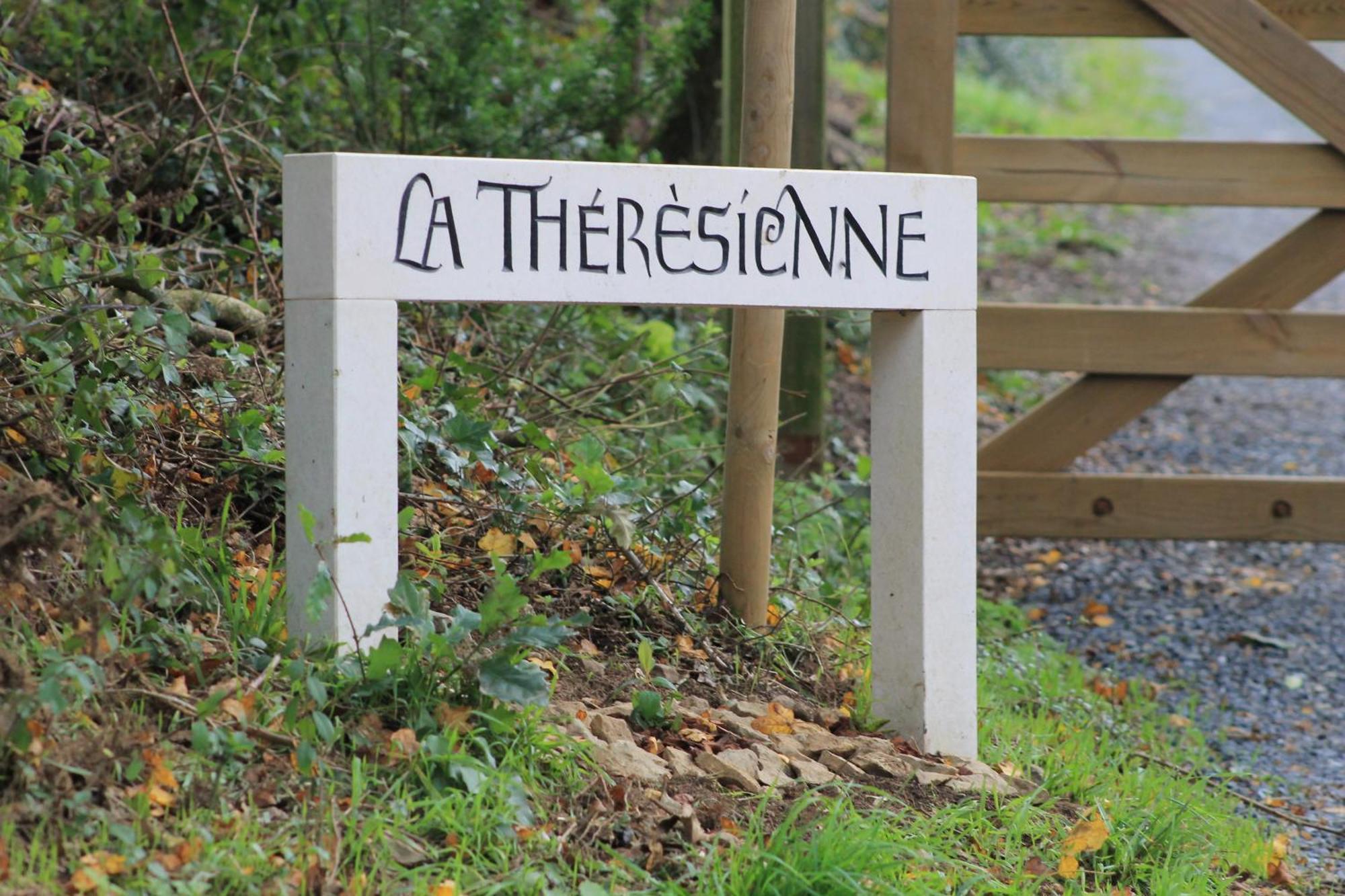 La Theresienne Pleines-Oeuvres Exterior foto
