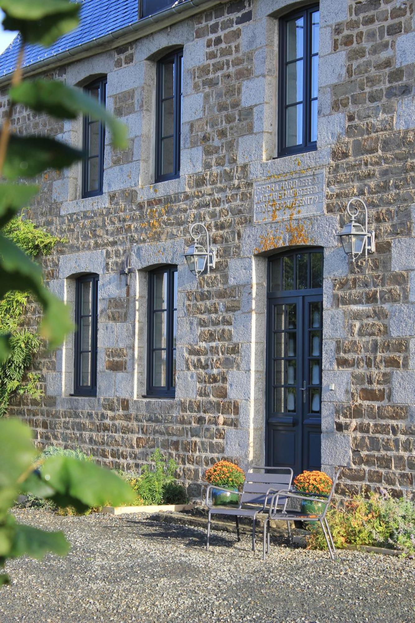 La Theresienne Pleines-Oeuvres Exterior foto